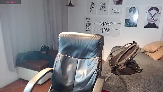 AmethystShadow17 online show from November 26, 2025, 2:51 pm