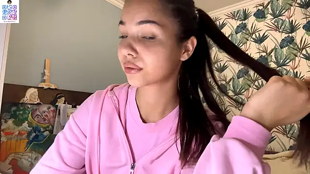 Snapshot of StawBerrys chatting on October 16, 2025, 9:27 pm StawBerrys online show from October 16, 2025, 9:27 pm