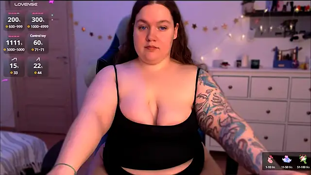 SummerTina online show from February 1, 2025, 5:37 pm