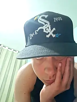 Snapshot of Crrusher555 chatting on October 14, 2025, 2:01 am Crrusher555 online show from October 14, 2025, 2:01 am