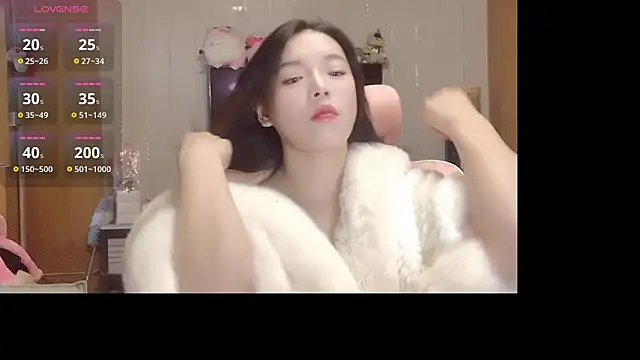 Mimi-777 online show from October 19, 2025, 1:56 pm