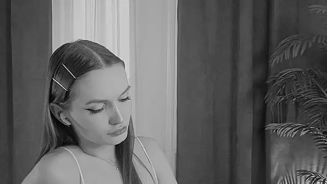 VickiRoom online show from May 27, 2026, 1:57 am
