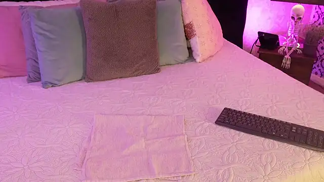 mariianna lopez  online show from March 3, 2026, 6:14 pm