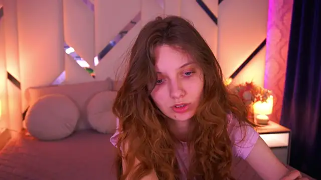 CuteeFoxy online show from April 6, 2026, 12:39 pm