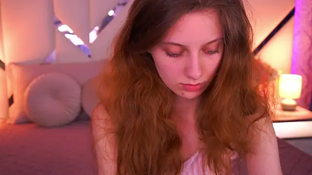 CuteeFoxy online show from April 14, 2026, 1:28 pm