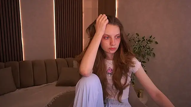 CuteeFoxy online show from July 4, 2026, 12:55 pm