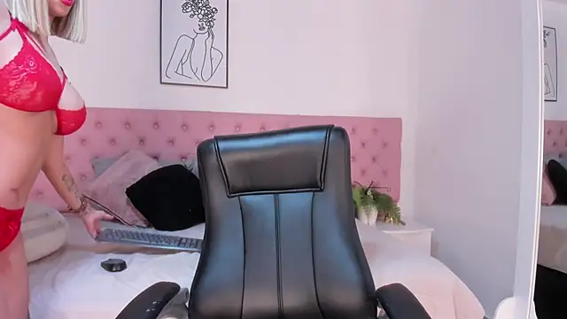 Snapshot of Hanna_Garciia chatting on October 19, 2025, 8:20 pm Hanna Garciia online show from October 19, 2025, 8:20 pm