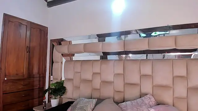 Snapshot of Hanna_Garciia chatting on October 29, 2025, 8:21 pm Hanna Garciia online show from October 29, 2025, 8:21 pm