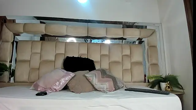 Snapshot of Hanna_Garciia chatting on November 3, 2025, 7:48 pm Hanna Garciia online show from November 3, 2025, 7:48 pm