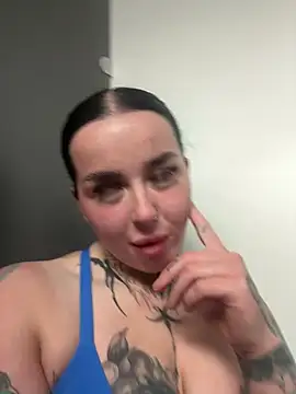 lucycoxxoxo online show from May 15, 2026, 11:01 pm