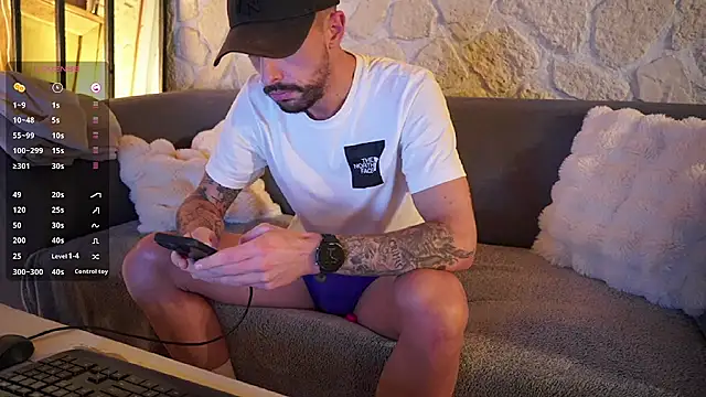 monsieurguitsxxx online show from November 25, 2025, 4:51 pm