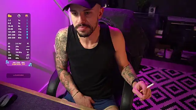 monsieurguitsxxx online show from December 15, 2025, 4:11 pm