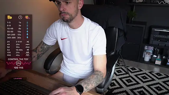 Snapshot of monsieurguitsxxx chatting on March 12, 2026, 12:44 pm monsieurguitsxxx online show from March 12, 2026, 12:44 pm