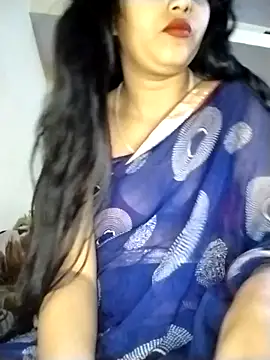 Snapshot of strip_queennn chatting on February 14, 2026, 5:43 pm strip queennn online show from February 14, 2026, 5:43 pm