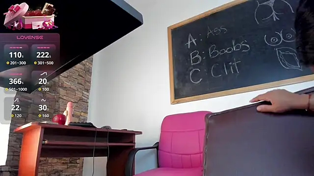 Snapshot of Savanna_rios chatting on November 6, 2025, 12:06 pm Savanna rios online show from November 6, 2025, 12:06 pm