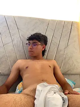 Muchachito18 online show from November 12, 2025, 11:54 am