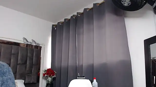 Snapshot of Salmma_Milf chatting on June 25, 2026, 11:48 am Salmma Milf online show from June 25, 2026, 11:48 am