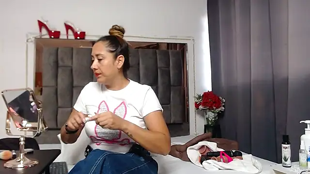 Snapshot of Salmma_Milf chatting on July 10, 2026, 11:57 am Salmma Milf online show from July 10, 2026, 11:57 am