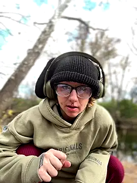 EllieELf online show from November 6, 2025, 3:46 pm