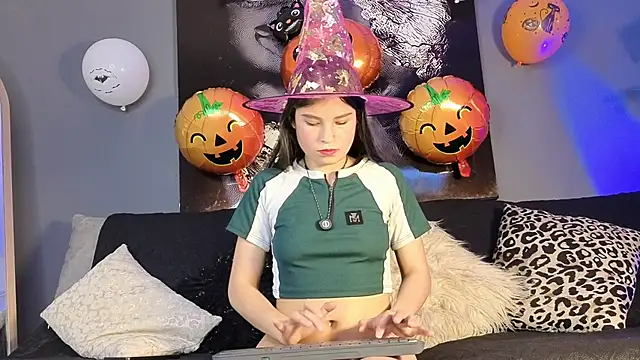 Snapshot of celestesecrett chatting on October 24, 2025, 6:59 pm celestesecrett online show from October 24, 2025, 6:59 pm