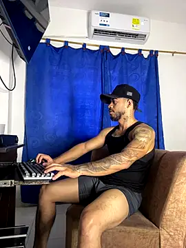 Kylian Alessandro online show from December 17, 2025, 5:08 pm