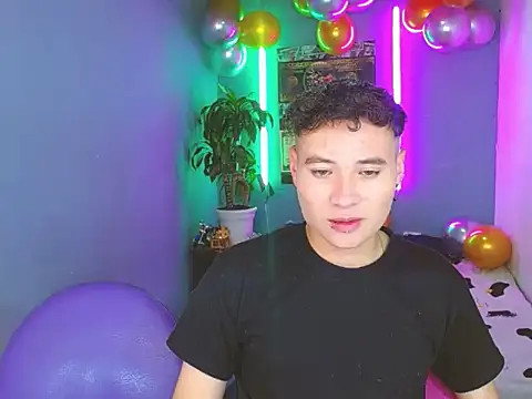 Snapshot of Latin_boysxxxx chatting on October 15, 2025, 11:49 pm Latin boysxxxx online show from October 15, 2025, 11:49 pm