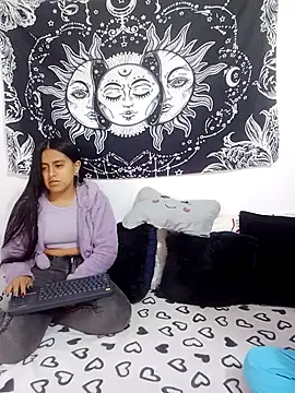 Snapshot of abby_n_emily chatting on October 28, 2025, 12:19 pm abby n emily online show from October 28, 2025, 12:19 pm