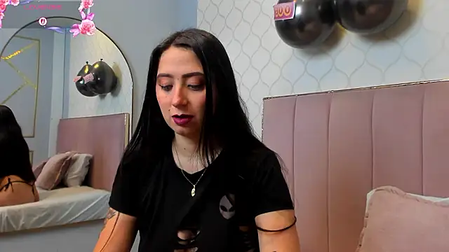 Snapshot of JuliethCruz_ chatting on February 23, 2026, 7:55 pm JuliethCruz online show from February 23, 2026, 7:55 pm