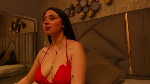 JuliethCruz  online show from March 28, 2026, 7:13 pm