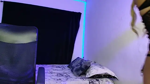 Snapshot of Mia_russe13 chatting on October 25, 2025, 8:03 pm Mia russe13 online show from October 25, 2025, 8:03 pm