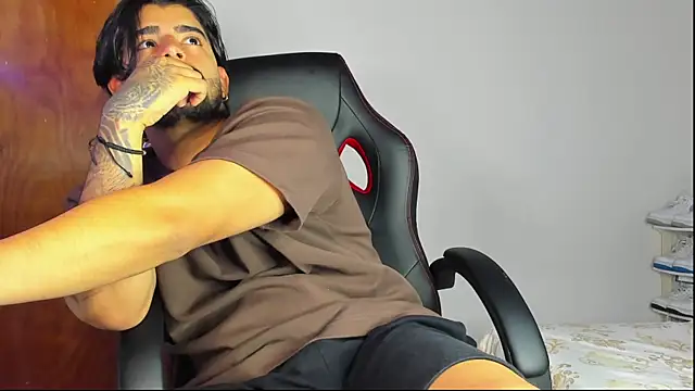 maximo black  online show from November 19, 2025, 10:21 pm