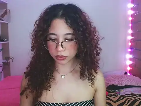 Medussa3033 online show from March 29, 2026, 9:59 pm