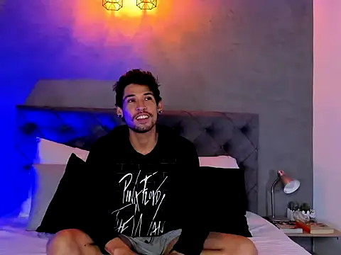 MaxHuston online show from November 14, 2025, 7:07 am