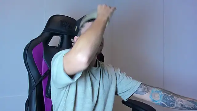 Mike montoya01 online show from December 5, 2025, 12:25 pm