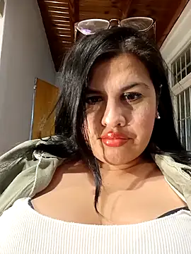 Snapshot of Sexylips200 chatting on October 17, 2025, 4:04 am Sexylips200 online show from October 17, 2025, 4:04 am