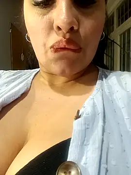 Snapshot of Sexylips200 chatting on October 19, 2025, 7:09 am Sexylips200 online show from October 19, 2025, 7:09 am