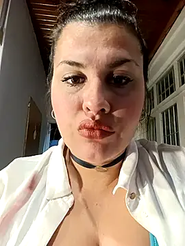 Snapshot of Sexylips200 chatting on October 21, 2025, 6:14 am Sexylips200 online show from October 21, 2025, 6:14 am