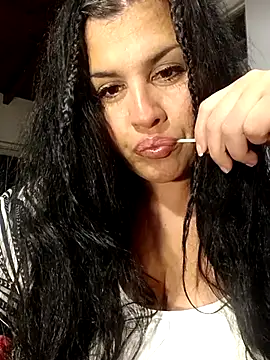 Snapshot of Sexylips200 chatting on October 23, 2025, 7:18 am Sexylips200 online show from October 23, 2025, 7:18 am