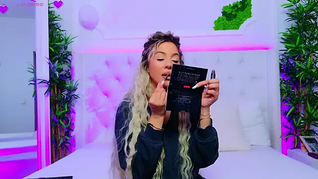 AriannaSins online show from November 4, 2025, 1:32 pm