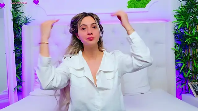 AriannaSins online show from December 4, 2025, 1:31 pm