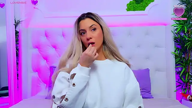 AriannaSins online show from December 19, 2025, 2:35 pm