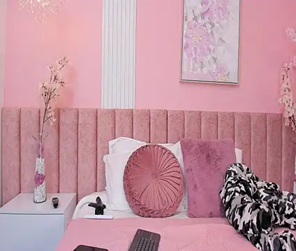 Valentino ceratii online show from October 15, 2025, 6:13 am