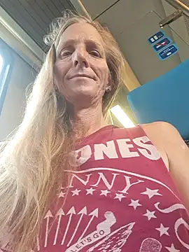 Snapshot of Cheryl_F chatting on June 19, 2026, 2:21 pm Cheryl F online show from June 19, 2026, 2:21 pm