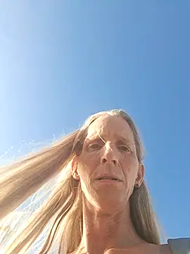 Snapshot of Cheryl_F chatting on July 9, 2026, 5:39 pm Cheryl F online show from July 9, 2026, 5:39 pm