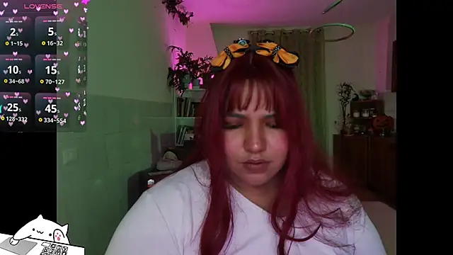 Snapshot of FullSizeQueen chatting on November 1, 2025, 12:23 am FullSizeQueen online show from November 1, 2025, 12:23 am