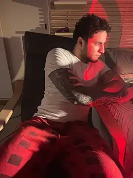 Snapshot of KevinWolf777 chatting on October 20, 2025, 2:34 am KevinWolf777 online show from October 20, 2025, 2:34 am