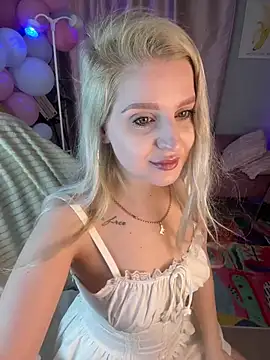 Snapshot of cold_blondie chatting on June 19, 2026, 5:23 am cold blondie online show from June 19, 2026, 5:23 am