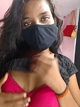 Snapshot of sweet_couple99 chatting on October 17, 2025, 12:47 am sweet couple99 online show from October 17, 2025, 12:47 am