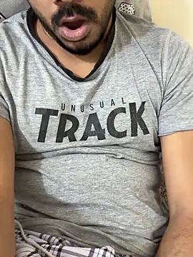 Handsome8677 online show from November 15, 2025, 9:43 pm