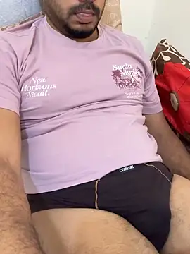 Handsome8677 online show from April 4, 2026, 7:06 am